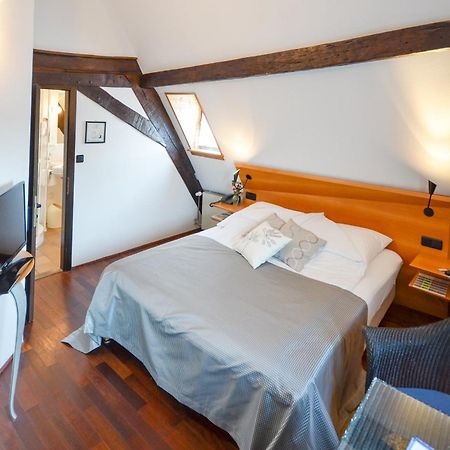 Restaurant & ****Hotel Hoeerhof Idstein Bilik gambar