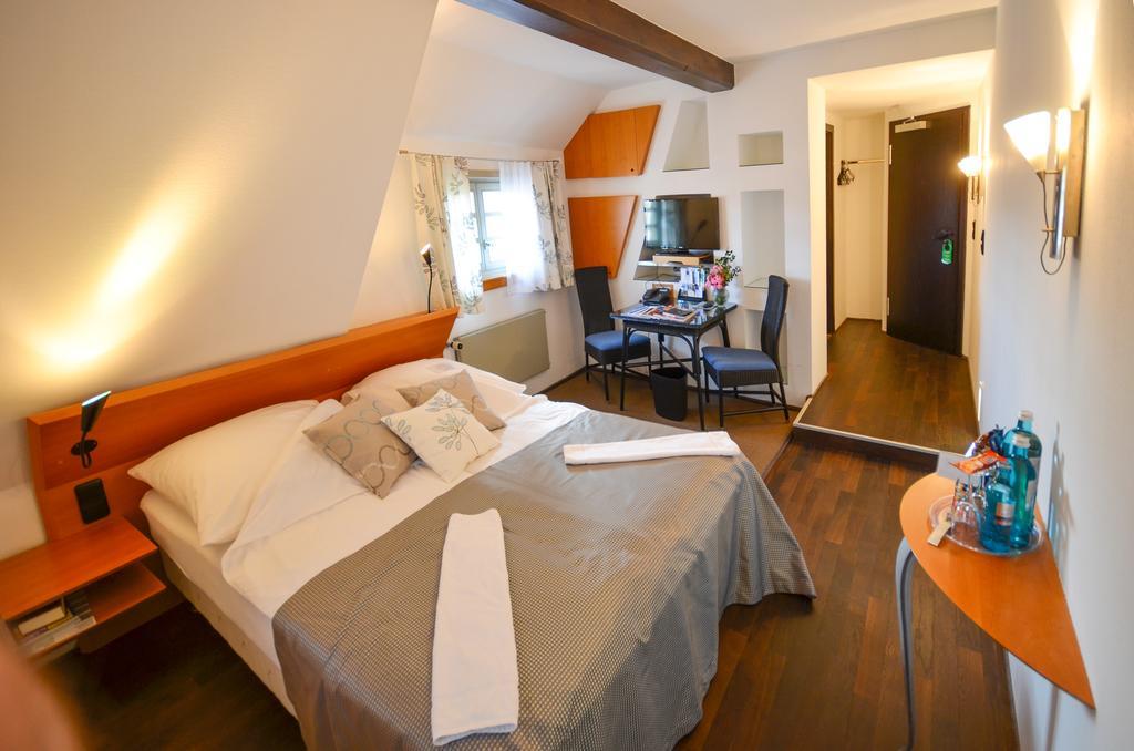 Restaurant & ****Hotel Hoeerhof Idstein Bilik gambar