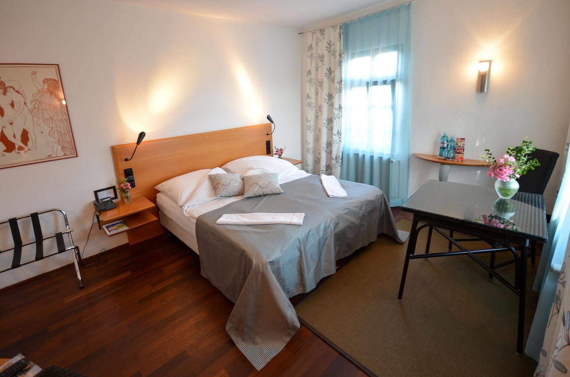 Restaurant & ****Hotel Hoeerhof Idstein Luaran gambar